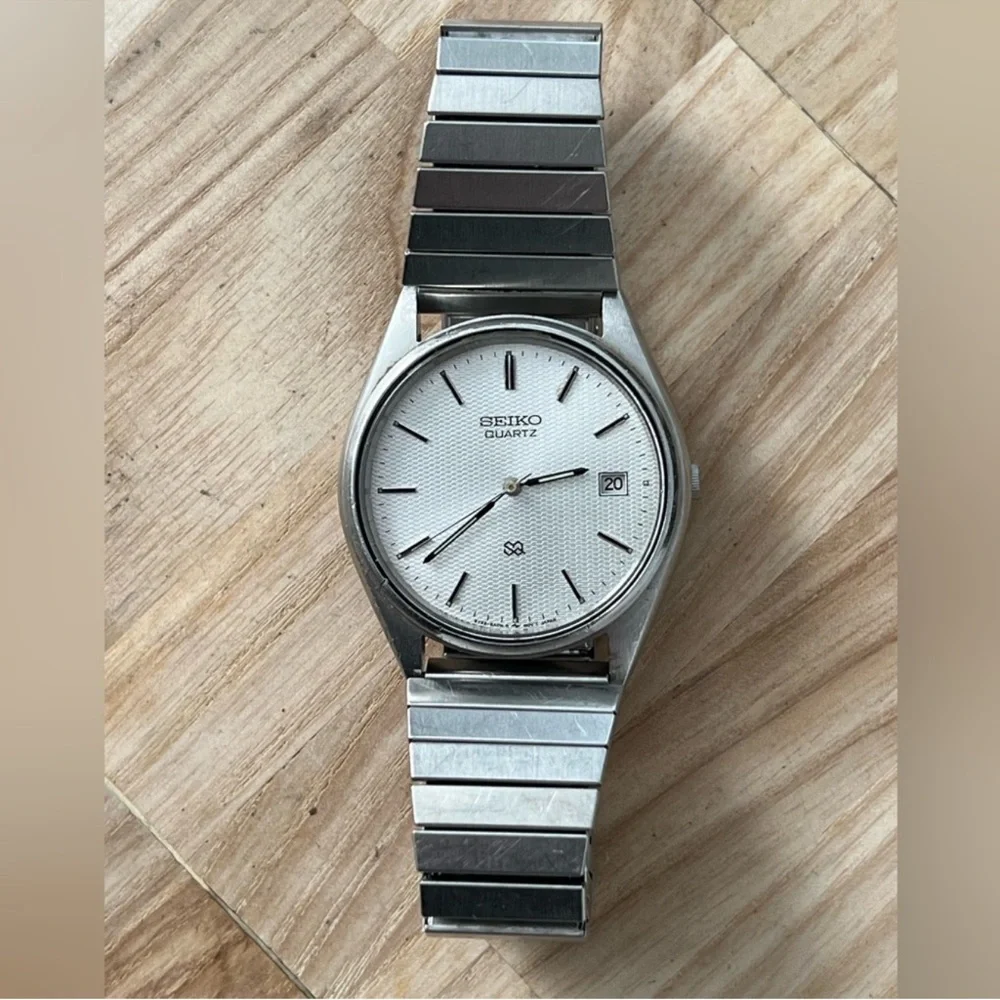 Seiko SQ Men's Watch Vintage Stainless Dial Stretch Bracelet Date Windows